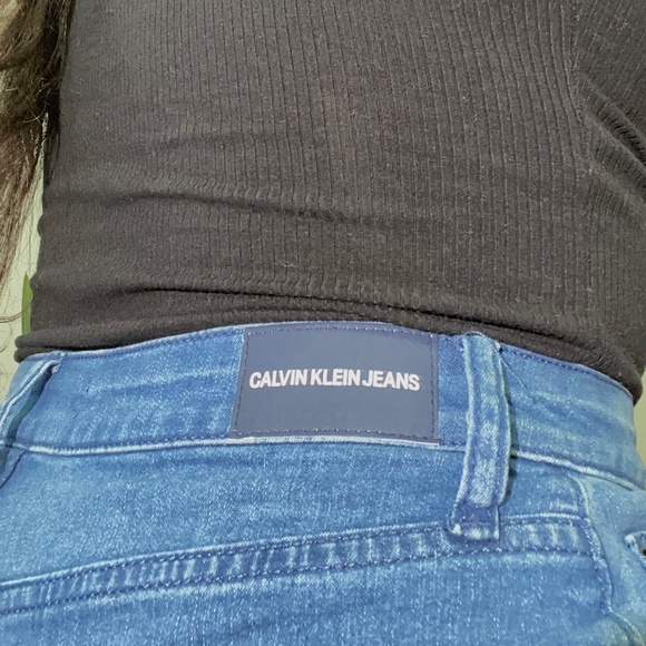 (Brand New) Women's Calvin Klein denim skirt. - Picture 5 of 8